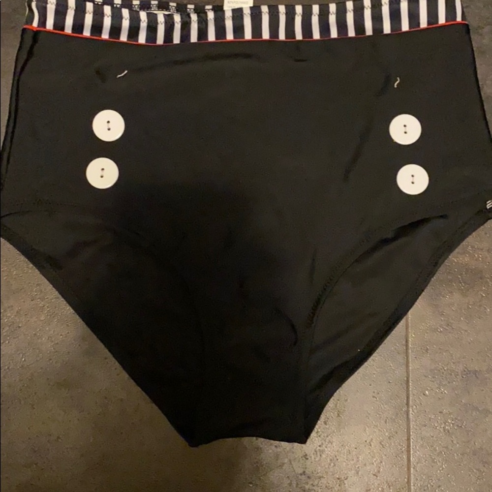 Bathing suit - Picture 2 of 4